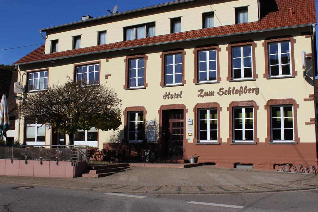 Hotel Restaurant Zum Schlossberg Wadern Esterno foto